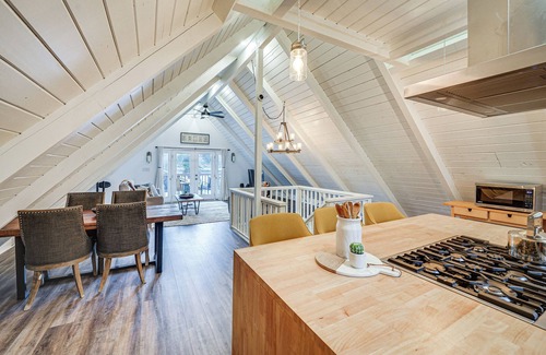 Geneva Cottage | Stylish Bellingham Home w/Lake + Mountain Views!