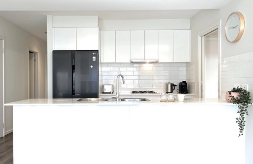 Berwick House | Stylish Berwick Home with WiFi, Smart TV, Garage