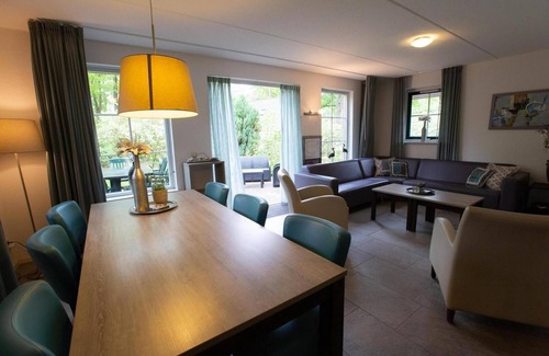 Hooghalen House | Stylish bungalow with open kitchen, spacious terrace, 3 bedrooms and 2 luxurious bathrooms.