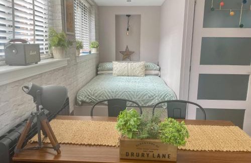 Fort William City Centre Apartment | Stylish, central studio with kitchen & large deck