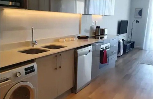 Claremont Apartment | Stylish centrally located luxury apartment