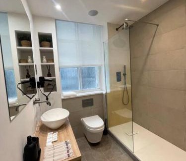 Liverpool City Centre Apartment | Stylish city-centre apartment with balcony