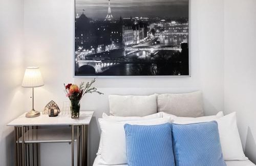 Melbourne Central Business District Apartment | Stylish City Escape - 1BR Apartment in CBD