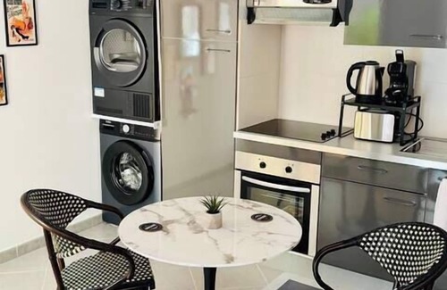 Bergerac Apartment | Stylish City Pad – Walk to All