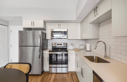 East Little Havana Condo | Stylish City-View Condo Pool Access