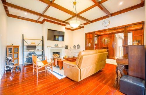 Epsom House | Stylish Classic Retreat in Prime Epsom Location