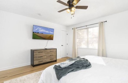 Matthews House | Stylish & Comfortable Duplex Best for Large Groups! Pet Friendly! Ample Parking