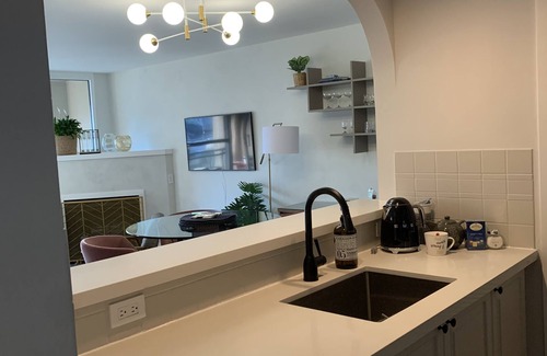 Gastown Apartment | Stylish, comfy, executive suite in Downtown Vancouver