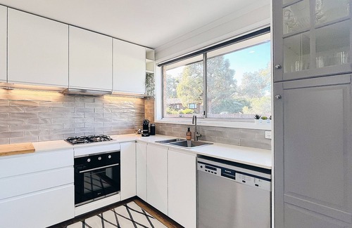 Kaleen House | Stylish, Comfy Family Home & Pet Friendly with Large Garden