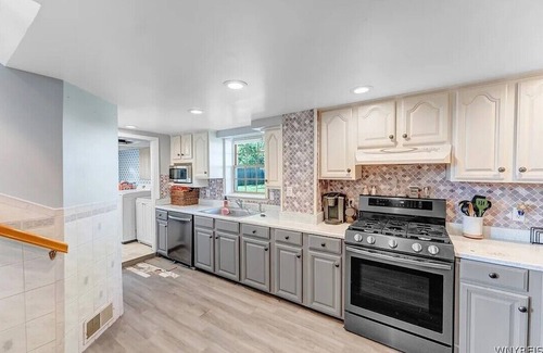 North Buffalo House | Stylish & Comfy Haven near Niagara Falls ~ UB !
