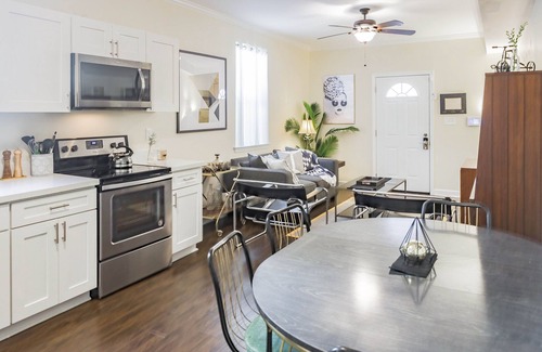 Milan Apartment | Stylish Condo w Sunny Backyard Patio 3br-2ba