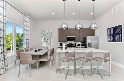 Reunion Hotel | Stylish Condo with Pool Table near Disney with Resort & Waterpark Access -.