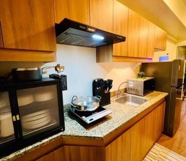 Pasig Apartment | Stylish Condo with Stunning City Views