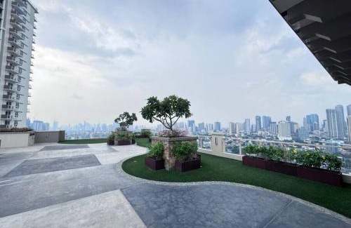 Pasig Apartment | Stylish Condo with Stunning City Views