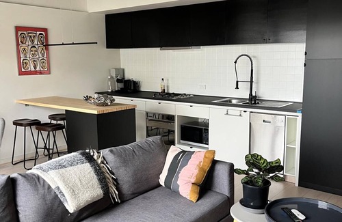 St Kilda Apartment | Stylish, cosy and perfectly located apartment