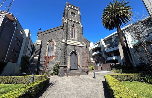 St Kilda Apartment | Stylish, cosy and perfectly located apartment