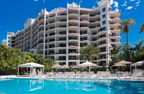 Broadbeach Apartment | Stylish & Cosy GC Getaway. Central & Serene. Explore Broadbeach/Surfers via Tram