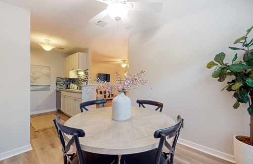 Scanlonville Condo | Stylish dog friendly, ground-floor getaway with pool, washer/dryer, & AC