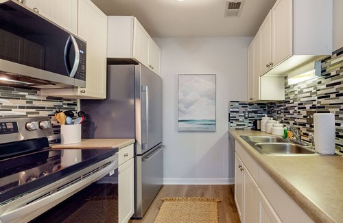 Scanlonville Condo | Stylish dog friendly, ground-floor getaway with pool, washer/dryer, & AC