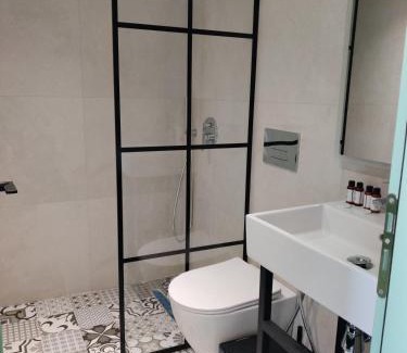 Qender Apartment | Stylish Duplex for 6, Central