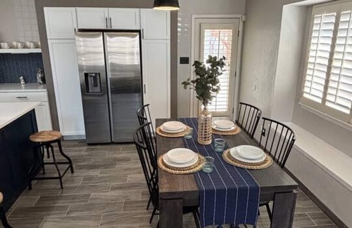 Biggs Field House | Stylish Escape/3BDRM & fireplace