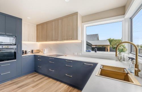 Moonah House | Stylish Family Getaway with Modern Comforts