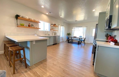 Kanab House | Stylish Family Home in Kanab just 40 Mins to Zion National Park!