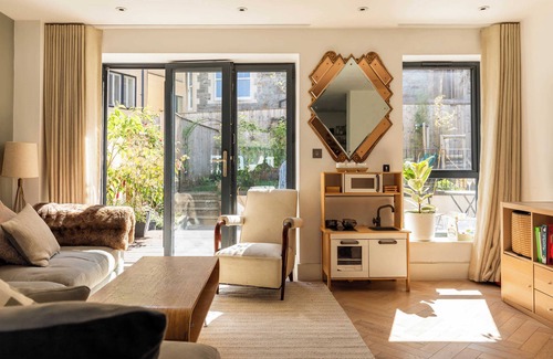 Bristol House | Stylish Family Home with Garden