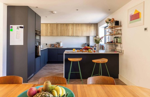 Bristol House | Stylish Family Home with Garden