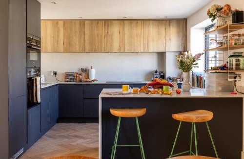 Bristol House | Stylish Family Home with Garden