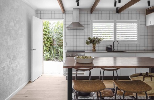 Sunshine Coast Apartment | Stylish Family Retreat in Little Cove