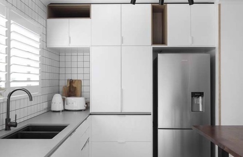 Sunshine Coast Apartment | Stylish Family Retreat in Little Cove
