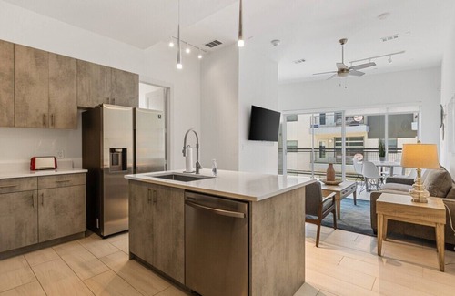 Cedars Apartment | Stylish Flat in the City - One BR with Loft!