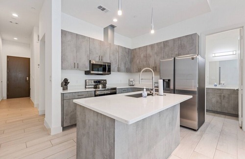 Cedars Apartment | Stylish Flat in the City - One BR with Loft!