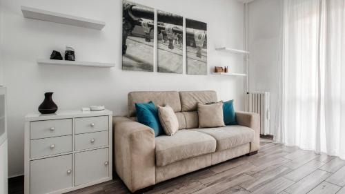 San Siro Apartment | Stylish Flat Near San Siro - Metro WiFi & AC