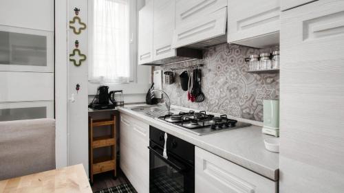 San Siro Apartment | Stylish Flat Near San Siro - Metro WiFi & AC