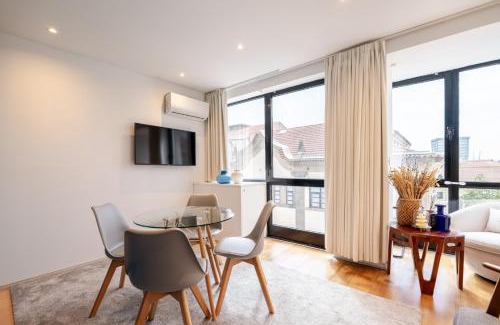 Centro / Baixa Apartment | Stylish Flat with Workspace & Garage by HostWise