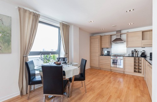 Newhaven Apartment | Stylish Garden View Apartment