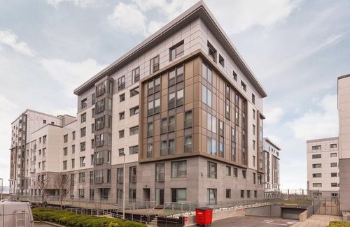 Newhaven Apartment | Stylish Garden View Apartment