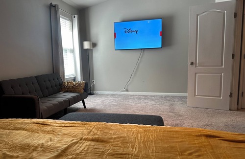 Morrisville House | Stylish Getaway King Suite Workstation for 2 Near RDU Airport & RTP