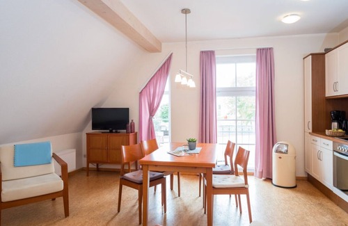Muritz Apartment | Stylish holiday apartment in a manor house on Lake Plauer