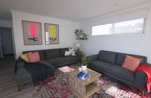 Bridport Villa | Stylish Holiday Unit - Modern Living