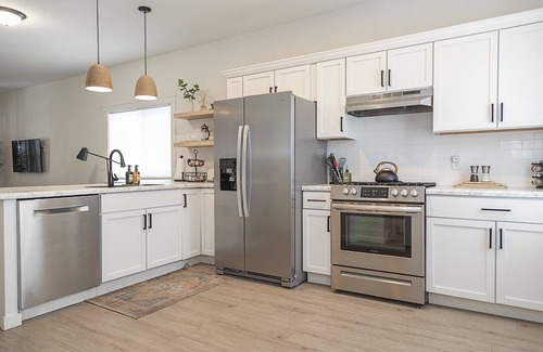 Cleveland House | Stylish Home Min from Lake, DWTN and Stadium