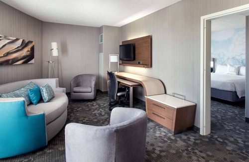 Emeryville Hotel | Stylish Hotel! Minutes from Morcom Amphitheater of Roses