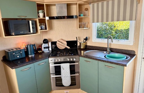 Colchester Resort | Stylish Inviting 2 Bedroom Caravan with Sea View