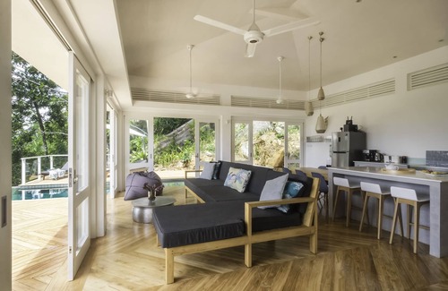 Unawatuna Villa | Stylish jungle ridge villa with stunning views near beach, restaurants and Fort