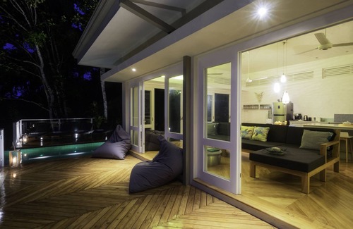 Unawatuna Villa | Stylish jungle ridge villa with stunning views near beach, restaurants and Fort
