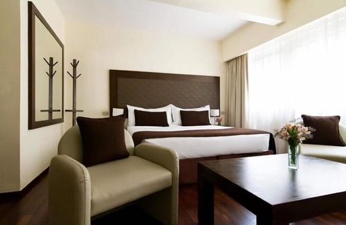 El Centro Hotel | Stylish Junior Suite in the City Center for Romantic Getaway
