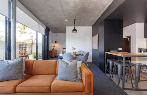 Fremantle Apartment | Stylish light and bright apartment tucked away behind Monument Hill in the Fremantle Art precinct