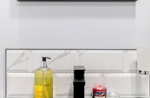 West Kensington Apartment | Stylish London | 1 Bed | WiFi | West Kensington